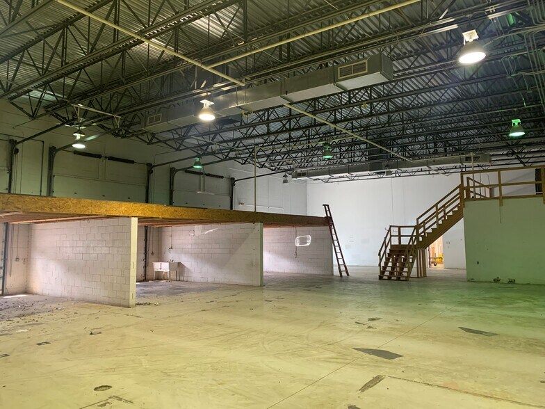 More Photos Of 545 S Birdneck Rd, Virginia Beach Light Manufacturing For Lease