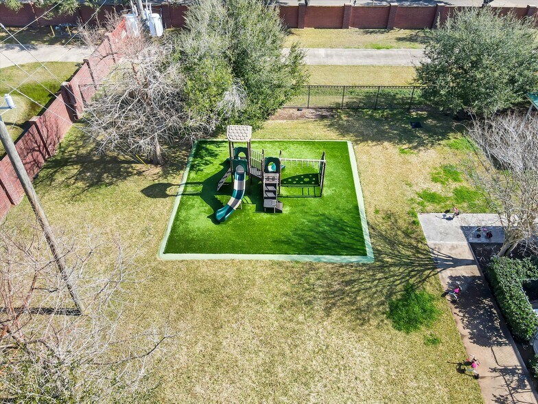 More Photos Of 20417 S University Blvd, Missouri City Schools For Lease