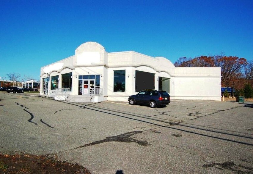 More Photos Of 400 Rte 17, Upper Saddle River Storefront For Lease