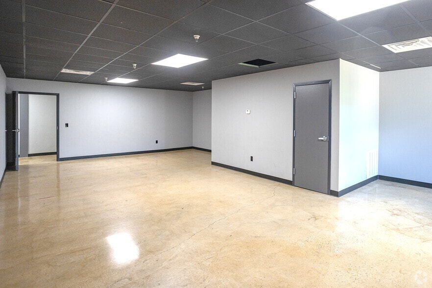 More Photos Of 7901 NE 10th St, Midwest City Office For Sale