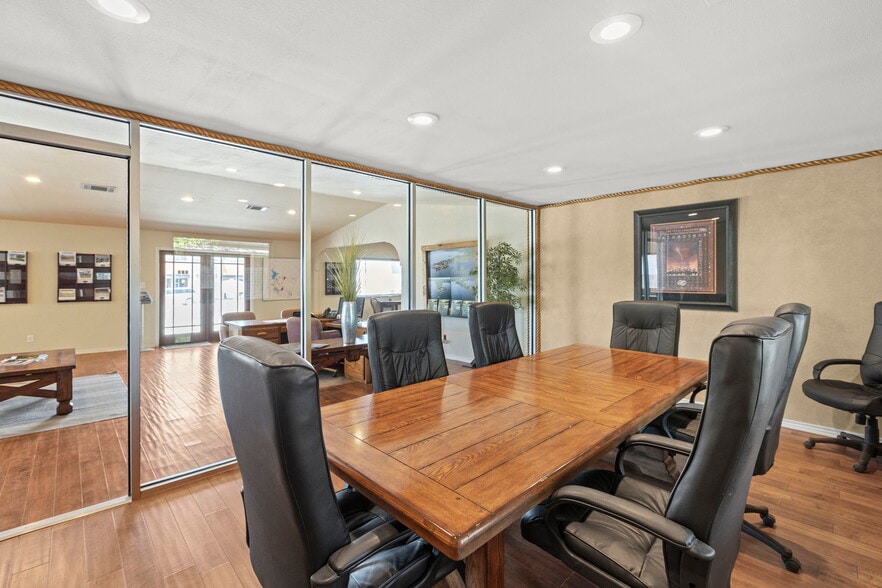 More Photos Of 503 S Highway 281, Burnet Office For Sale