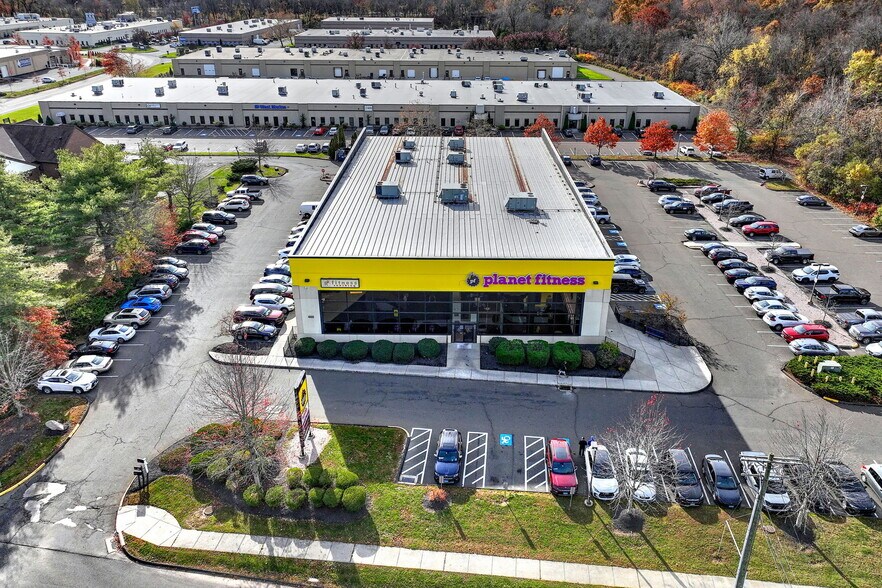 More Photos Of 469 E Main St, Branford Freestanding For Sale