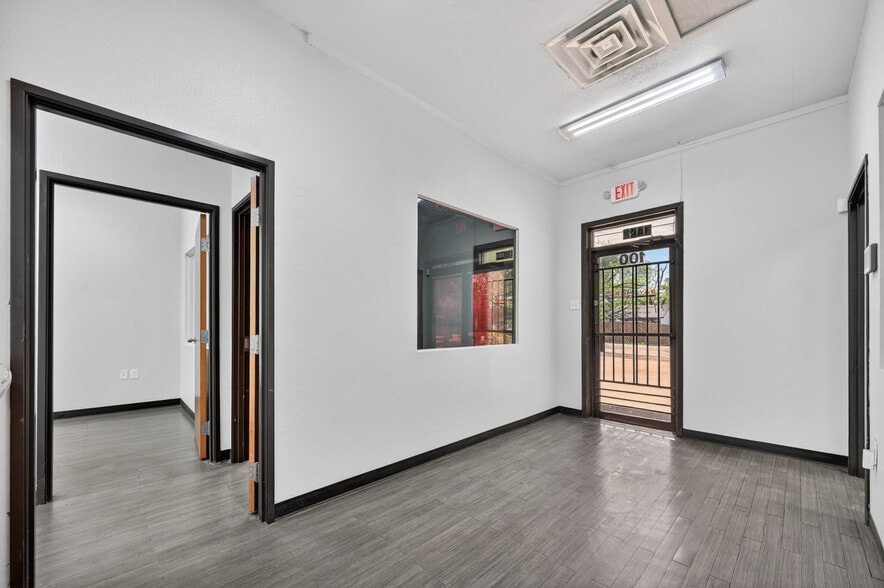 More Photos Of 3413 Herring Ave, Irving Funeral Home For Lease