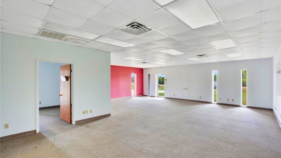 More Photos Of 4146 W US Highway 79, Rockdale Warehouse For Sale