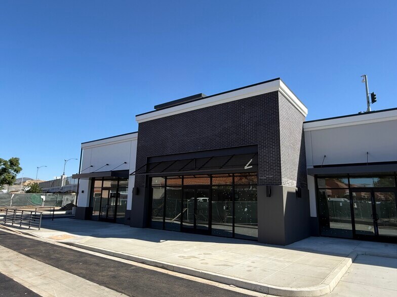 More Photos Of 2095 E Orangethorpe Ave, Placentia Fast Food For Lease