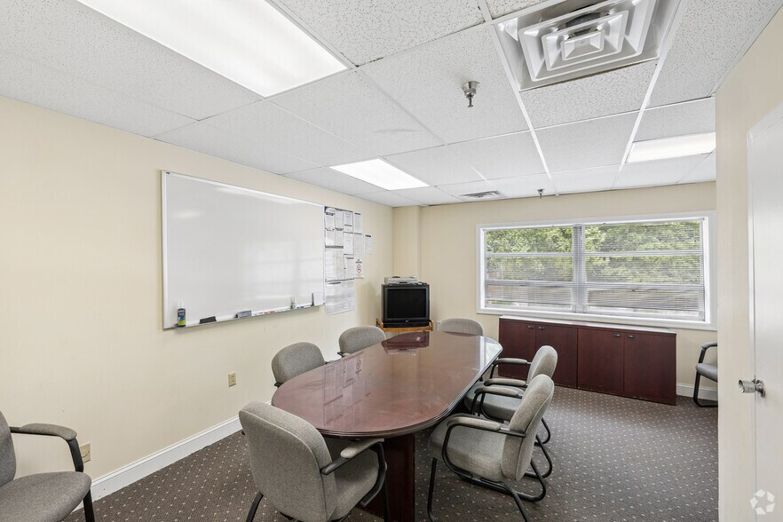 More Photos Of 190 N Evergreen Ave, Woodbury Office For Sale