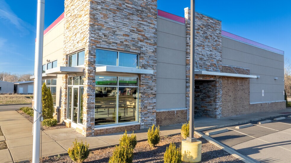 More Photos Of 103 N Military St, Loretto Fast Food For Sale