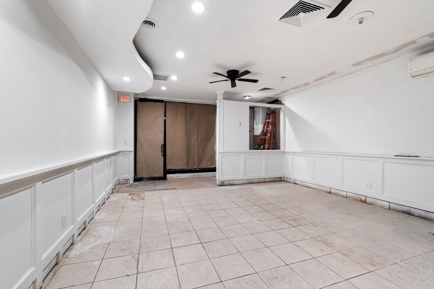More Photos Of 2100 Clove Rd, Staten Island Storefront For Lease