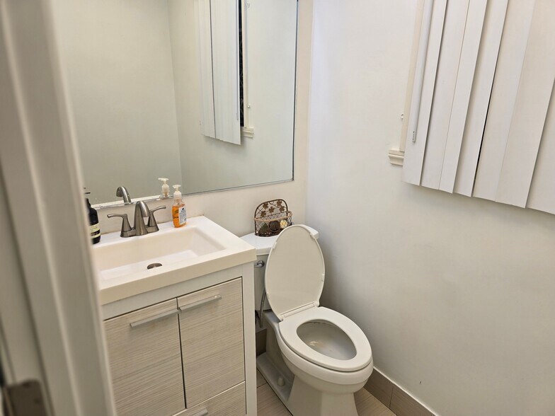 More Photos Of 2113 Border Ave, Torrance Flex For Sale