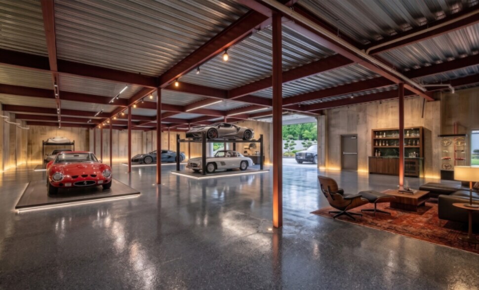 More Photos Of 8 Scuttle Hole Rd rd, Water Mill Flex For Lease