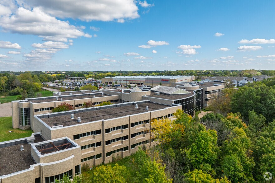 More Photos Of 1 Oakridge Dr, Chaska Hotel For Sale