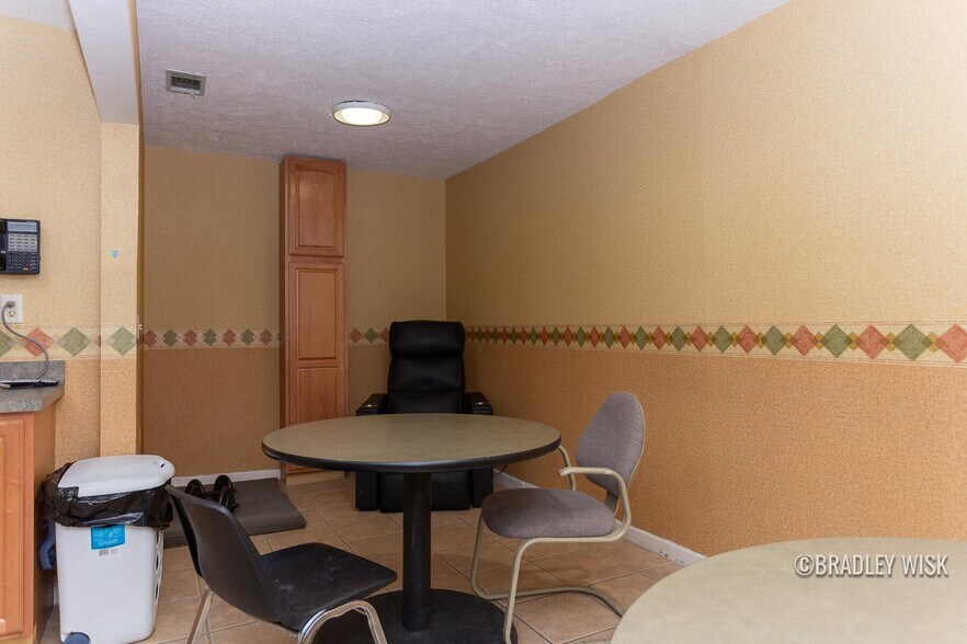 More Photos Of 581 Ottawa Ave, Holland Light Distribution For Sale
