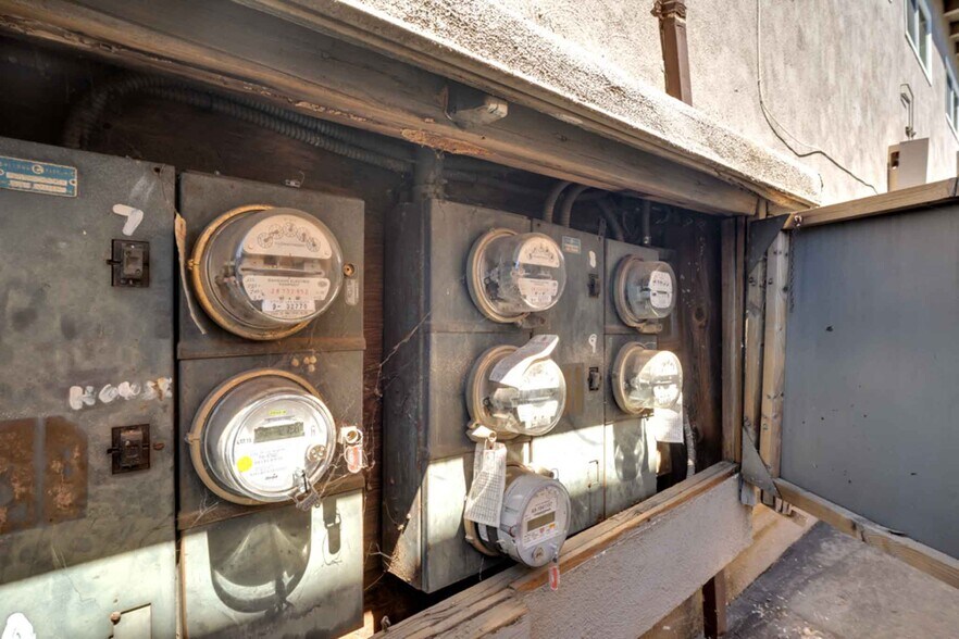 More Photos Of 5326 Cahuenga Blvd, North Hollywood Apartments For Sale