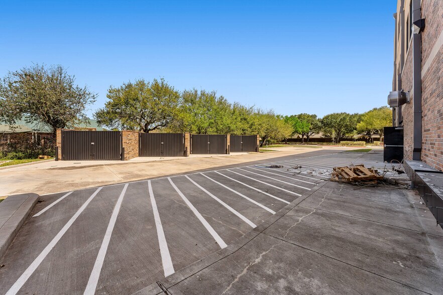 More Photos Of 4899 Highway 6, Missouri City Restaurant For Sale