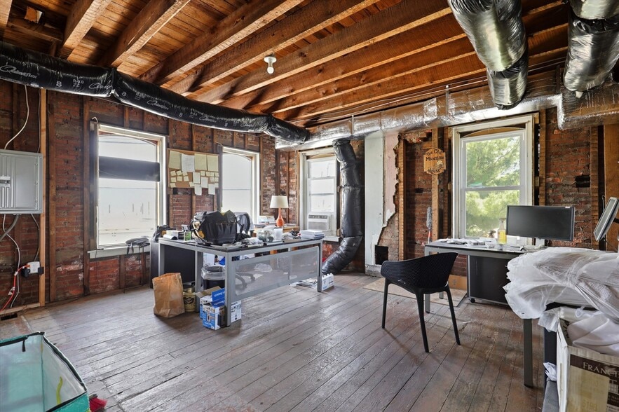 More Photos Of 641 Old Elm St, Conshohocken Bar For Sale