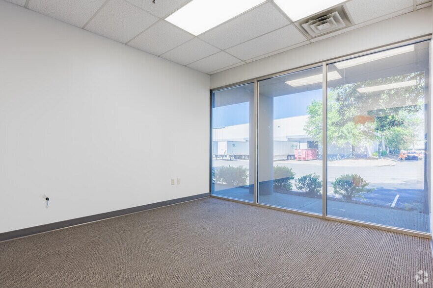 More Photos Of 3655 Atlanta Industrial Dr NW, Atlanta Warehouse For Lease