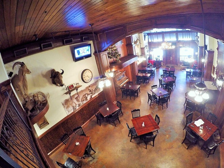 More Photos Of 204 Clay St, Nocona Restaurant For Lease