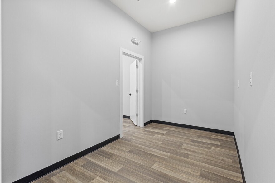 More Photos Of 800 N Plano Rd, Richardson Office For Sale