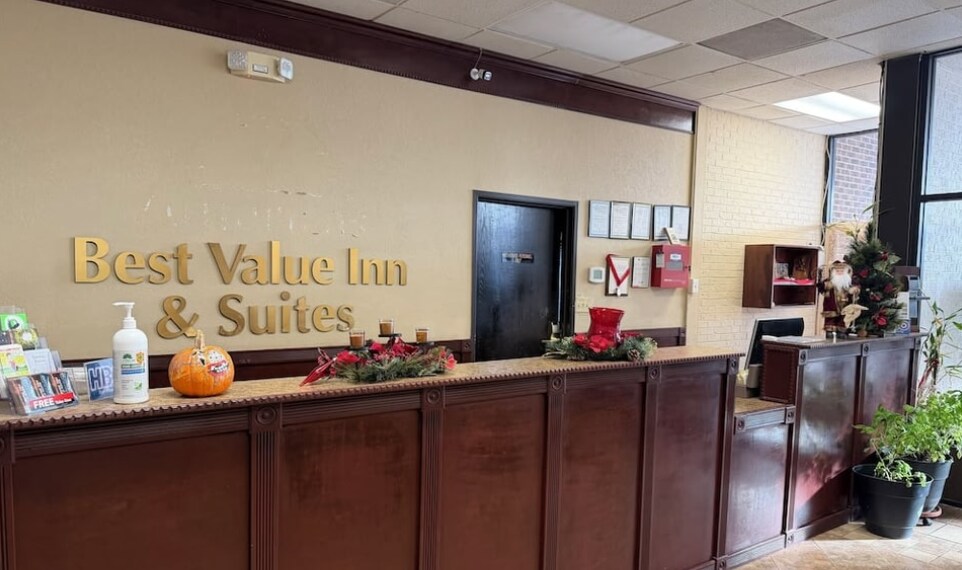 More Photos Of 606 E Lincoln Blvd, Hesston Hotel For Sale