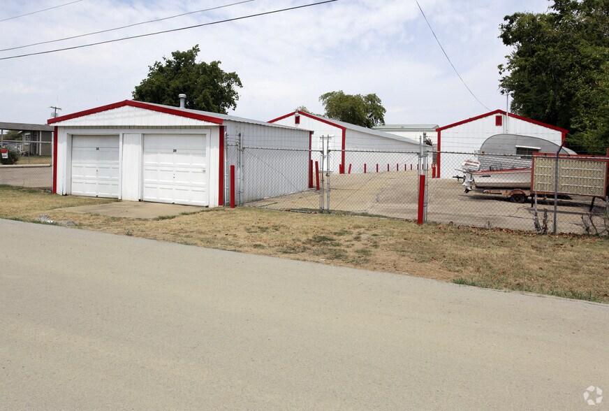 More Photos Of 602 W Madison St, Broken Arrow Self Storage For Lease
