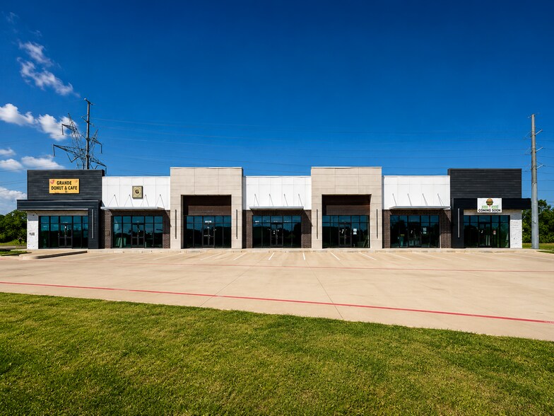 More Photos Of 986 E Grande Blvd, Tyler General Retail For Lease