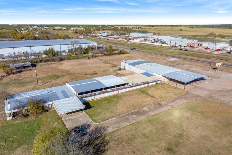 More Photos Of 9474 US-175, Kemp Flex For Sale