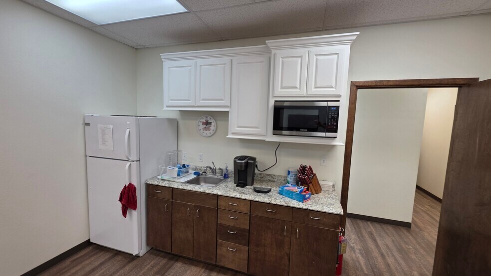 More Photos Of 8211 E County Road 62, Midland Warehouse For Sale