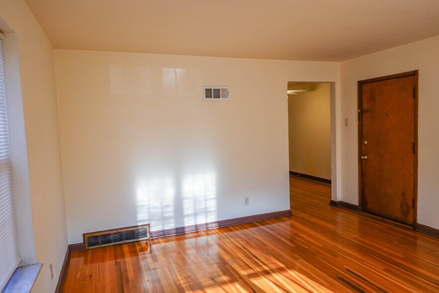 More Photos Of 6957 Chippewa St, Saint Louis Multifamily For Sale