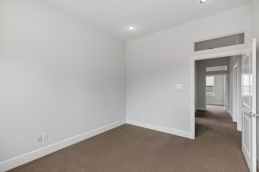 More Photos Of 25511 Budde Rd, The Woodlands Office For Sale