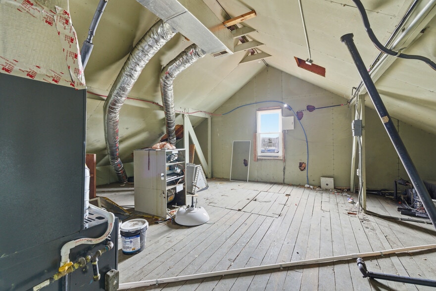 More Photos Of 233 Lexington Ave, Mansfield Convenience Store For Sale