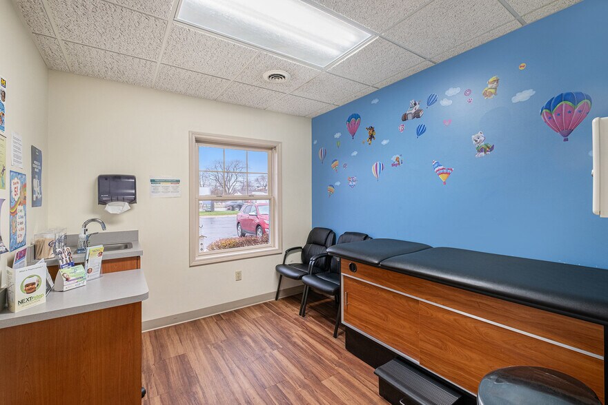 More Photos Of 1063 W Hill Rd, Flint Medical For Sale