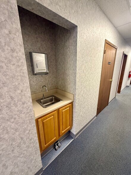 More Photos Of 7800 W College Dr, Palos Heights Office For Lease