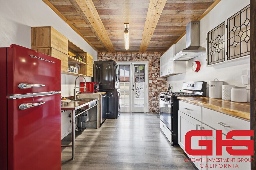 More Photos Of 261 N Oak Ave, Pasadena Multifamily For Sale