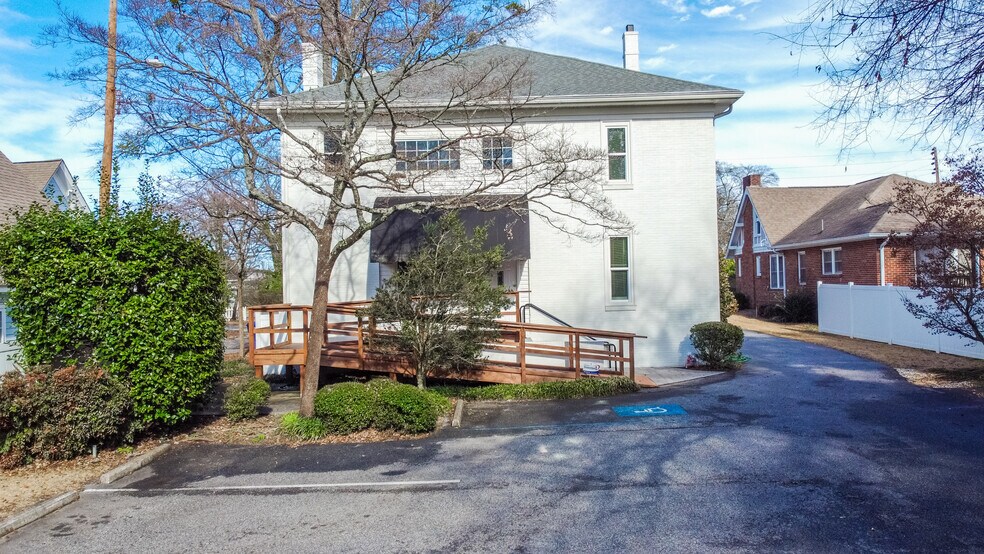 More Photos Of 104 W Candler St, Winder Medical For Sale