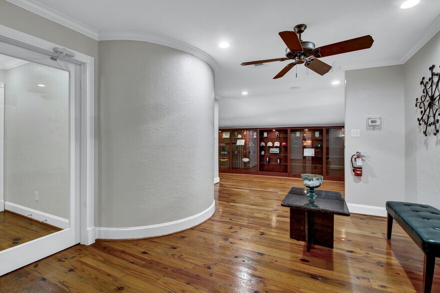 More Photos Of 12802 Willow Centre Dr, Houston Office For Sale