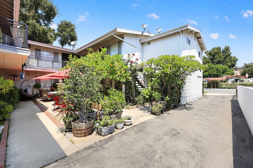 More Photos Of 11130 Huston St, North Hollywood Apartments For Sale