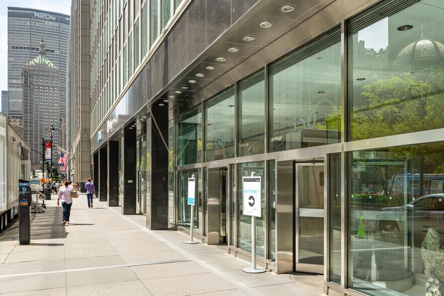 More Photos Of 350 Park Ave, New York Office For Lease