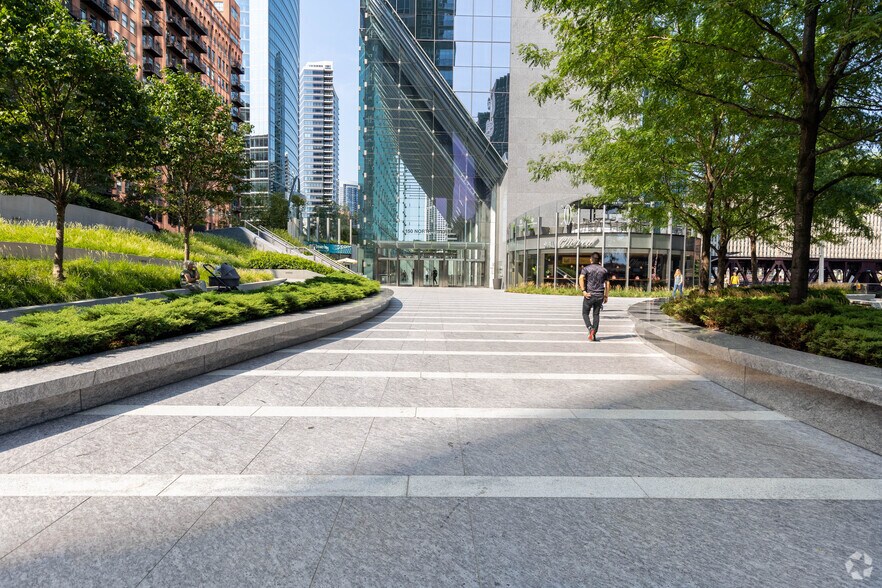 More Photos Of 150 N Riverside Plz, Chicago Office For Lease