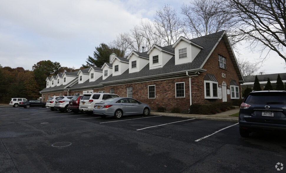 More Photos Of 821-823 Jericho Tpke, Smithtown Office For Sale