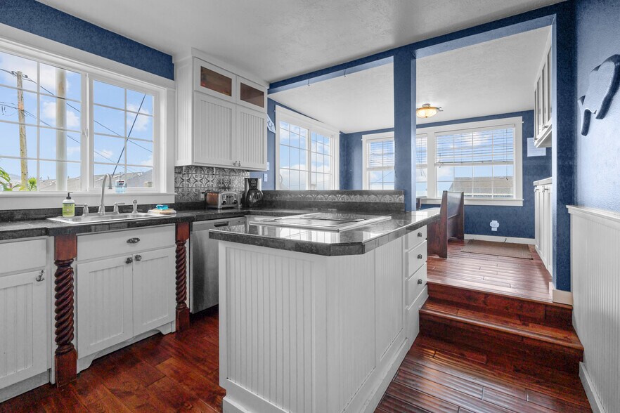 More Photos Of 25 NE Clarke St, Depoe Bay Specialty For Sale