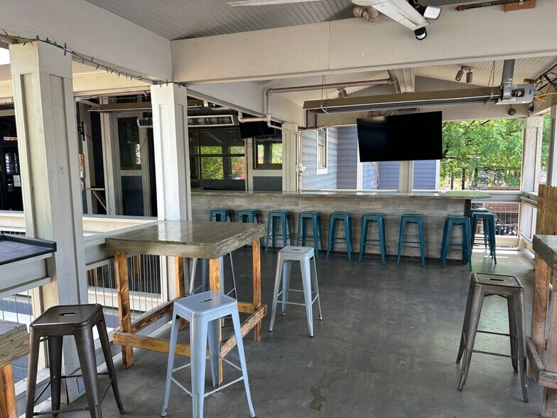 More Photos Of 3228 N Davidson St, Charlotte Restaurant For Lease