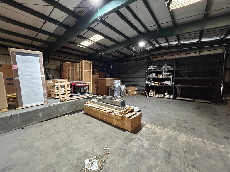 More Photos Of 5051 Rivers Ave, Charleston Warehouse For Lease