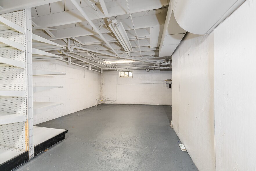 More Photos Of 1607 Chester Blvd, Richmond Office For Sale