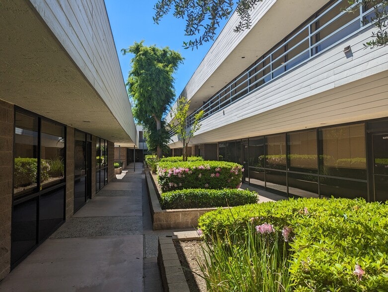 More Photos Of 5100 California Ave, Bakersfield Office For Lease