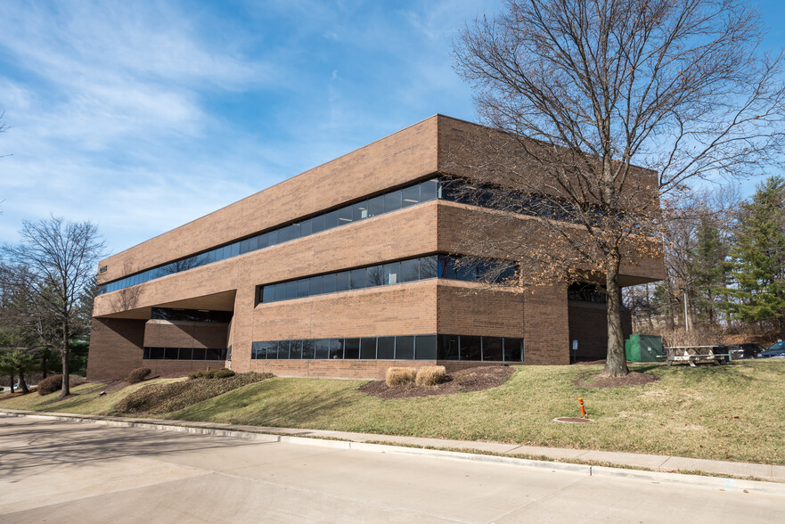 Primary Photo Of 12125 Woodcrest Executive Dr, Creve Coeur Office For Lease