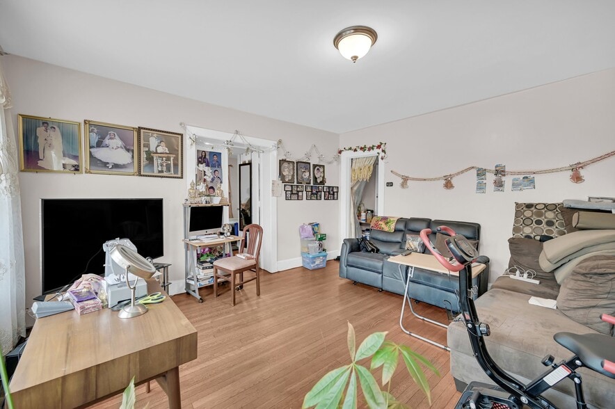 More Photos Of , Mamaroneck Unknown For Sale