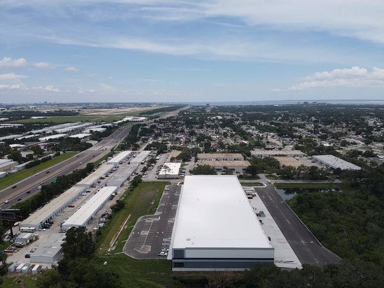 More Photos Of 6111 Johns Rd, Tampa Distribution For Lease