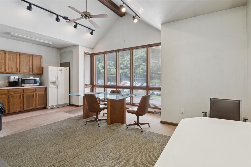 More Photos Of 1641 Saw Mill Run Blvd, Pittsburgh Flex For Sale