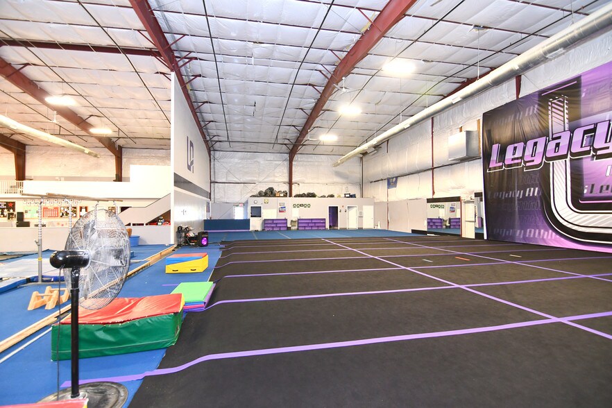 More Photos Of 2121 Battlefield Pky, Murfreesboro Showroom For Sale