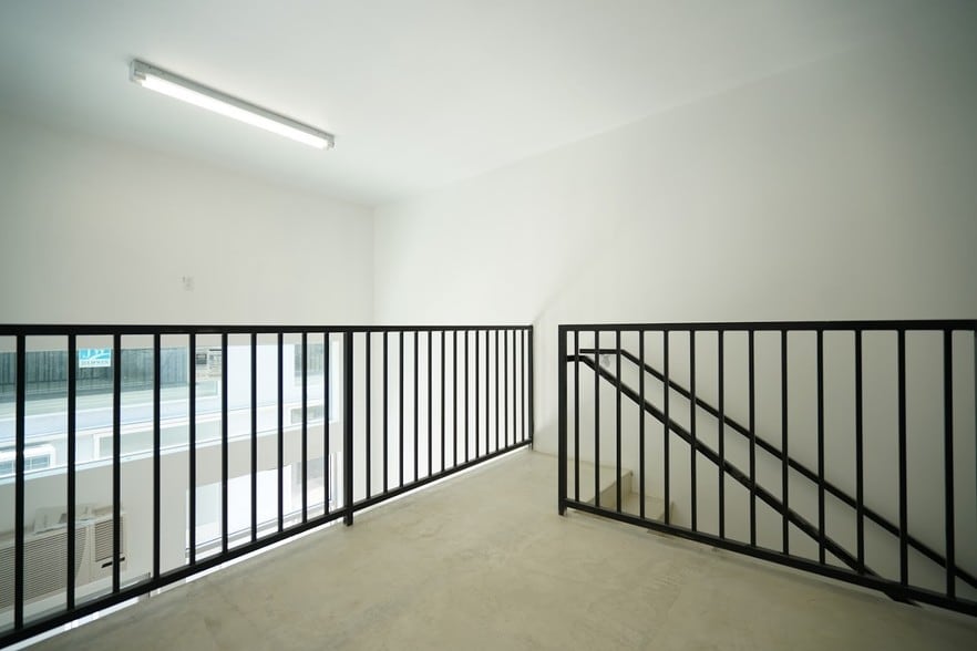 More Photos Of 1040 S Los Angeles St, Los Angeles Freestanding For Sale